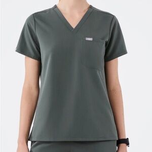 Figs Bonsai Scrub Set size Small. One pocket scrub top and Yolo cargo pants.